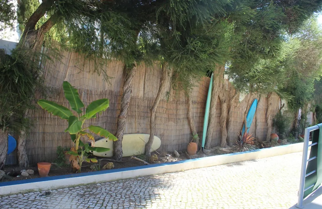 Ericeira Chill Hill Hostel & Private Rooms-1